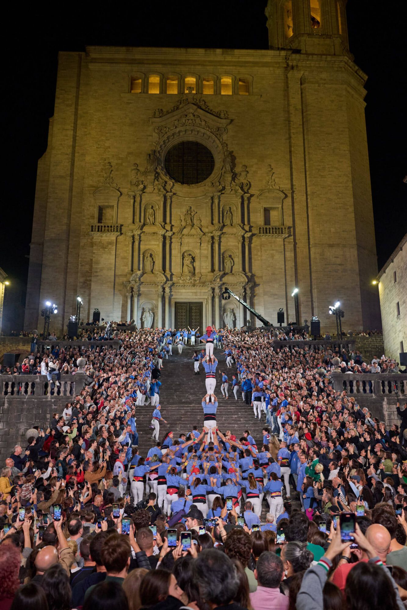 Les imatges de la pujada del pilar de 4 a les escales de la Catedral