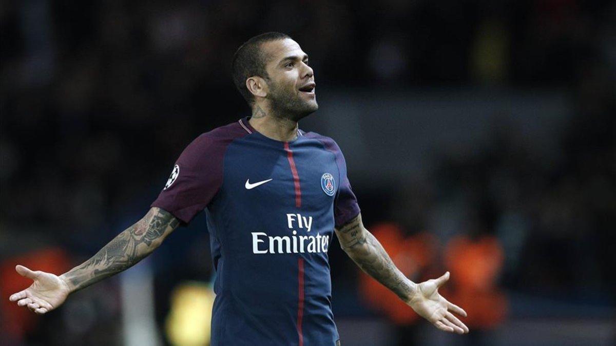 A Alves le aburría el fútbol de la Juve y ahora sí es feliz en el PSG