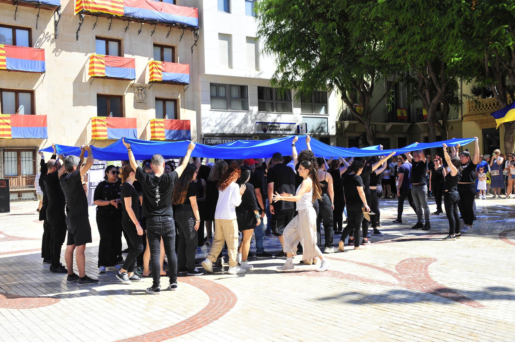 Performance de Elche Acoge por el día del refugiado