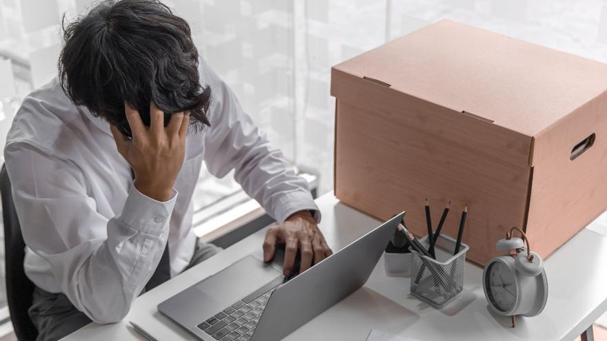 Esto es lo que nunca debes firmar si te despiden