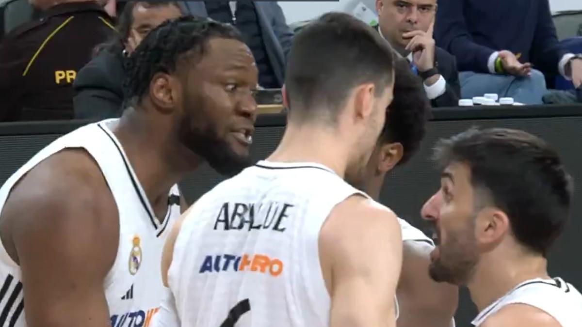 Facundo Campazzo y Bruno Fernando se encaran en pleno partido