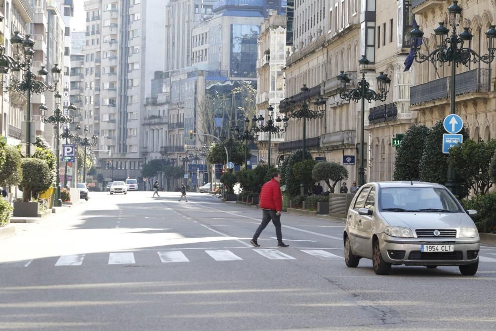 Así vive Vigo las primeras jornadas de emergencia sanitaria por coronavirus: con las calles vacías. // José Lores | Alba Villar | Mario Nespereira | FdV