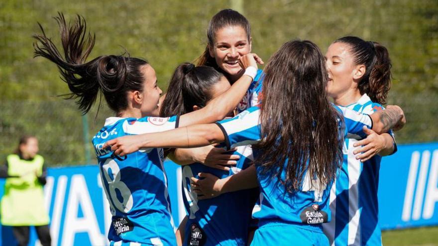 Las jugadoras deportivistas celebran un gol. // MIGUEL MIRAMONTES