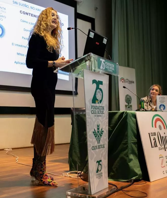 Raquel Marín : “Conviene dejar el móvil dos horas antes de irse a dormir”