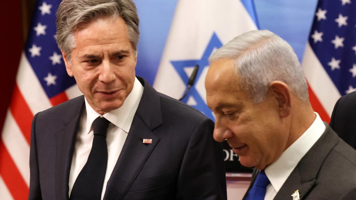 El secretario de Estado de EEUU, Antony Blinken, y el primer ministro israelí, Binyamín Netanyahu, durante la rueda de prensa que han ofrecido este lunes en Jerusalén.