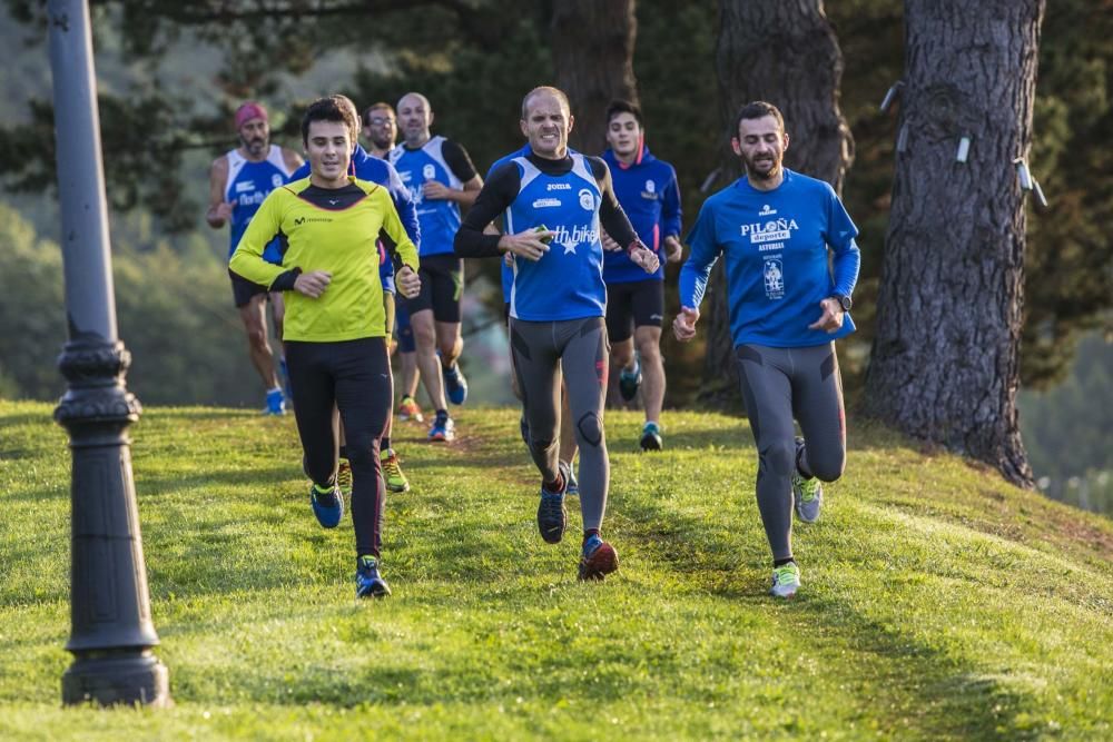 Javier Gómez Noya entrenando en el Centro Asturiano de Oviedo