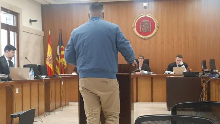 El acusado, durante el juicio celebrado en la Audiencia de Palma.