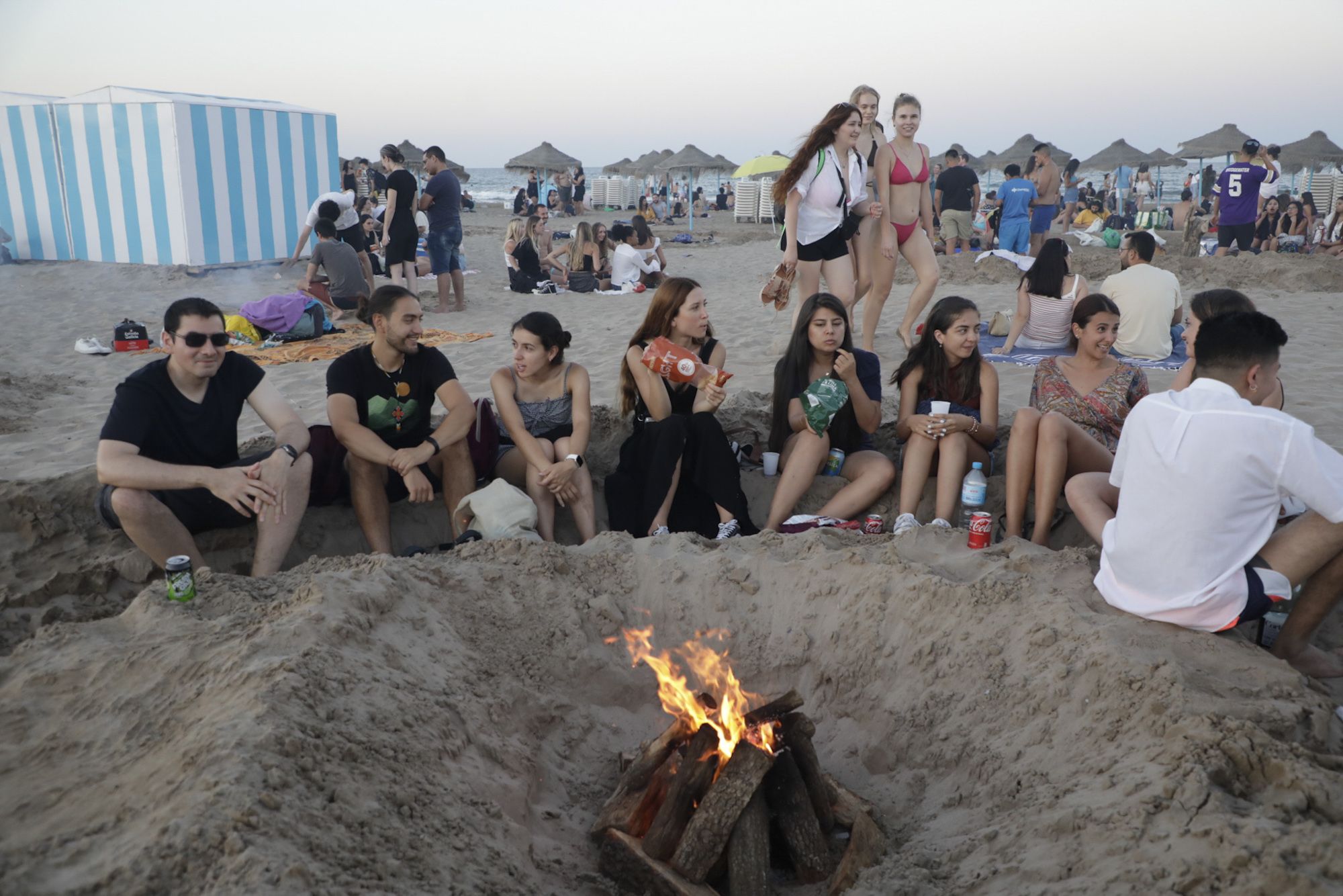 Si alguna vez estuviste en la noche de San Juan búscate entre estas fotos. A lo mejor te encuentras