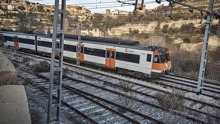 Tren a la sortida de l’estació de Manresa