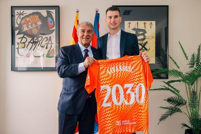 Ya es oficial: Livakovic firma por el Barça hasta 2030