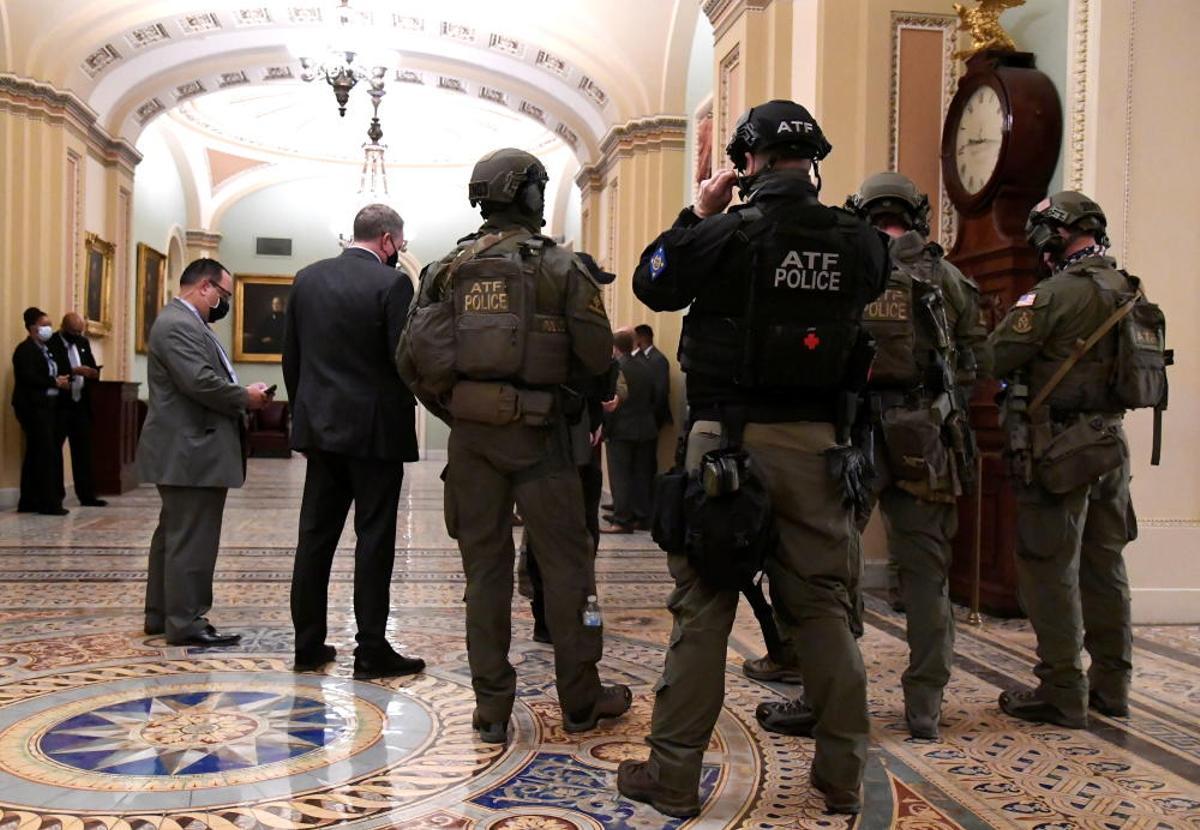 Una torba de seguidors de Trump assalta el Capitol