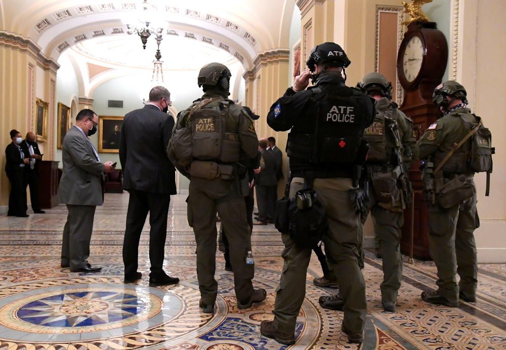 Una torba de seguidors de Trump assalta el Capitol