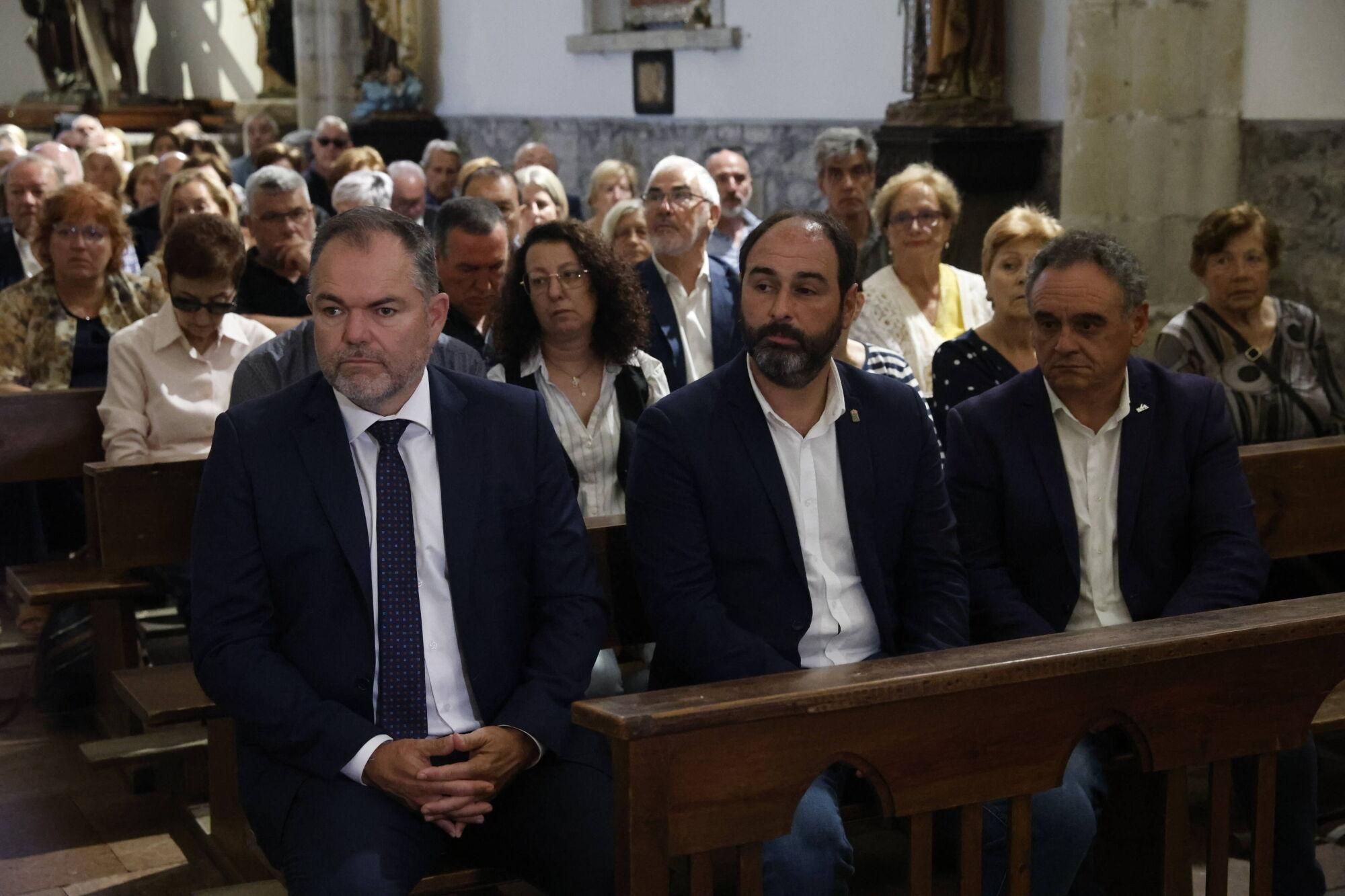 Las imágenes del funeral de Antonio Trevín en la basílica de Llanes.