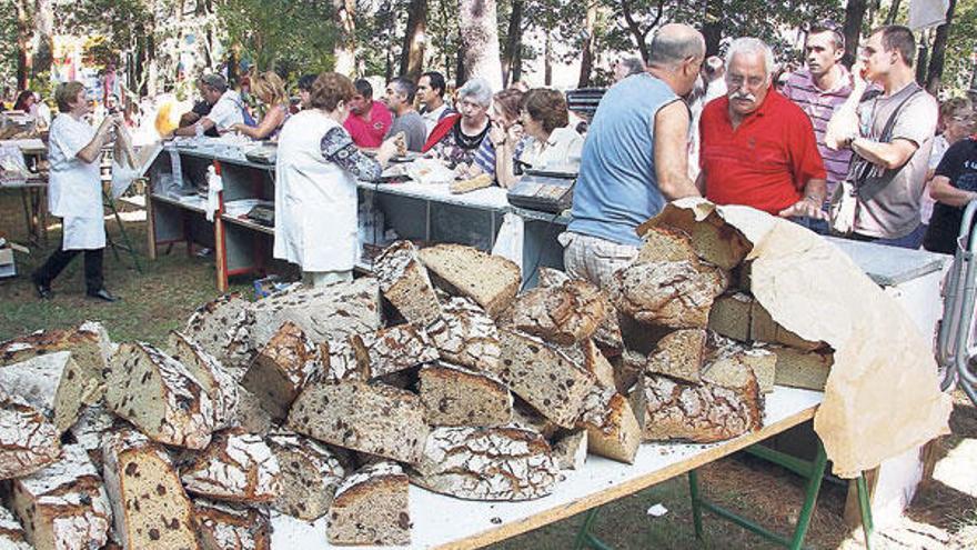 Puesto de venta del pan y empanadas de millo.  // Jorge Santomé