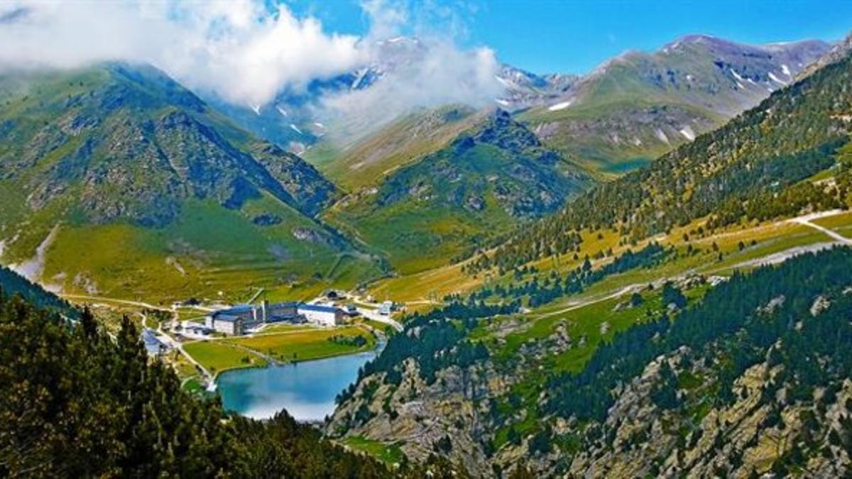 El valle de Núria y sus instalaciones turísticas, un espacio que estaría incluido en la nueva zona protegida.