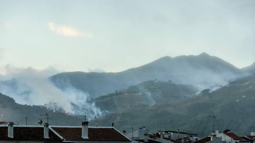 Foto publicada por el Ayuntamiento de Yunquera, con el incendio estabilizado.