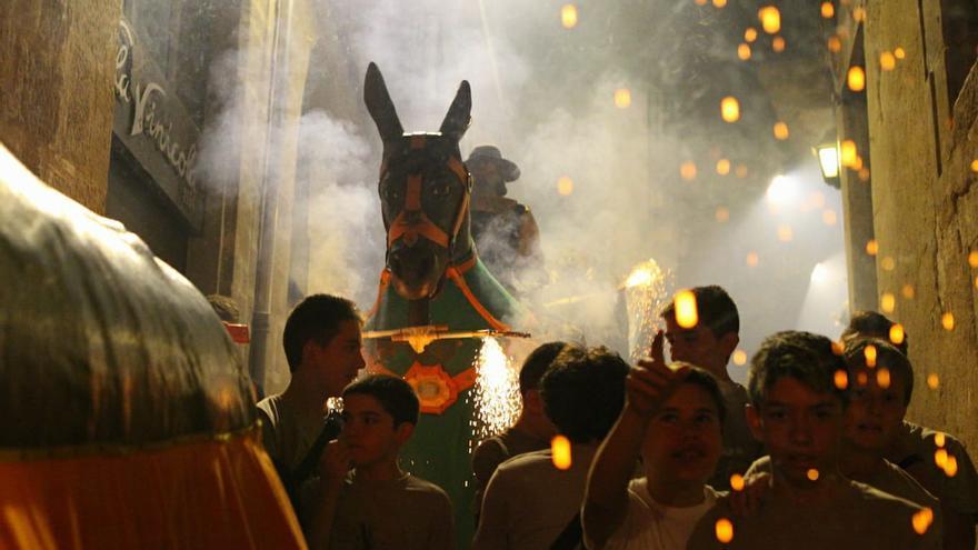 El Corpus de Solsona recupera la cercavila, la roda de foc i la baixada i pujada d’autoritats