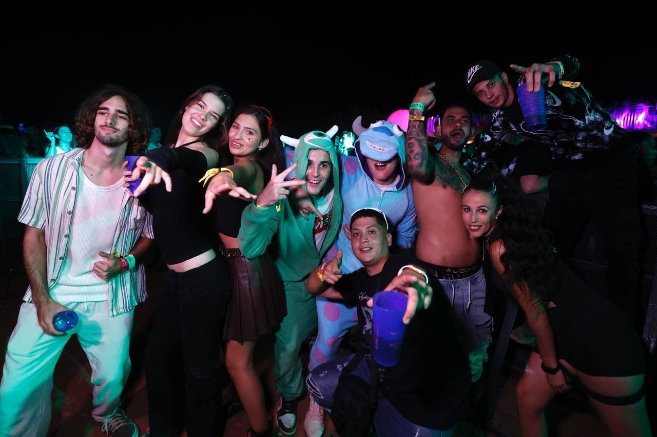 El techno del Crazy World llena de fiesta El Arenal