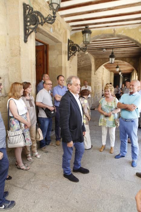 Cientos de personas despiden a Gustavo Bueno en su ciudad natal, Santo Domingo de la Calzada, en La Rioja