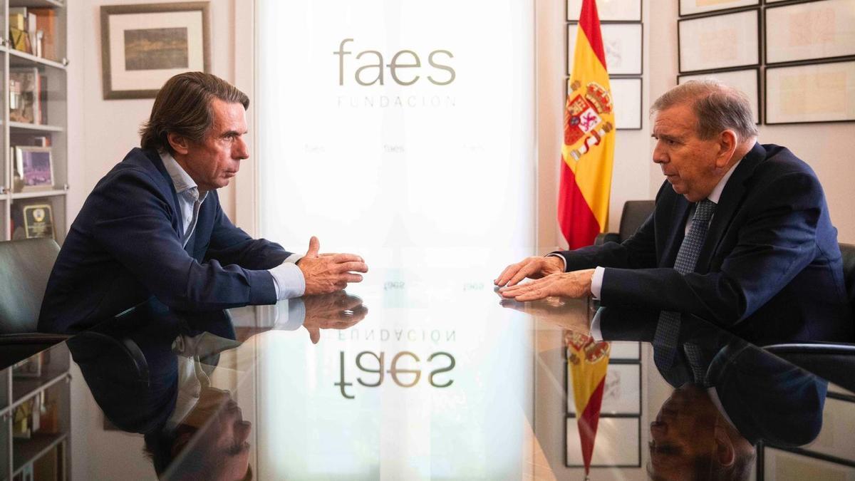 José María Aznar y Edmundo González, este lunes en Madrid.