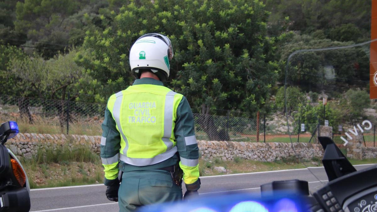 Un guardia civil de Tráfico, en una imagen de archivo.