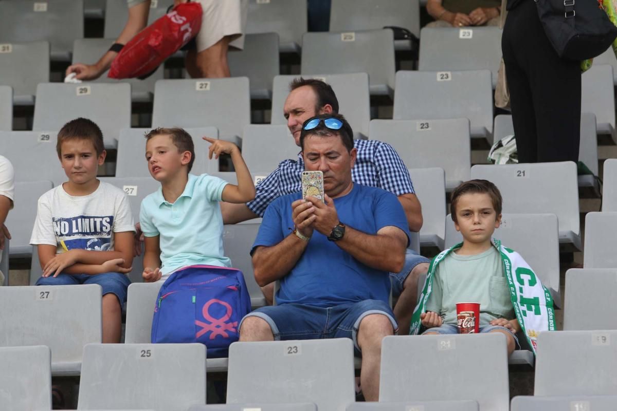 Los aficionados del Córdoba CF en el Arcángel