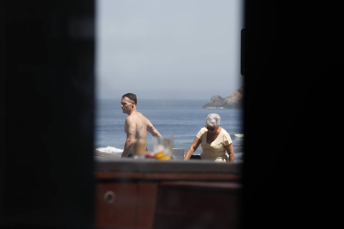 EN IMÁGENES: Asturias sofoca la ola de calor de mayo en la playa