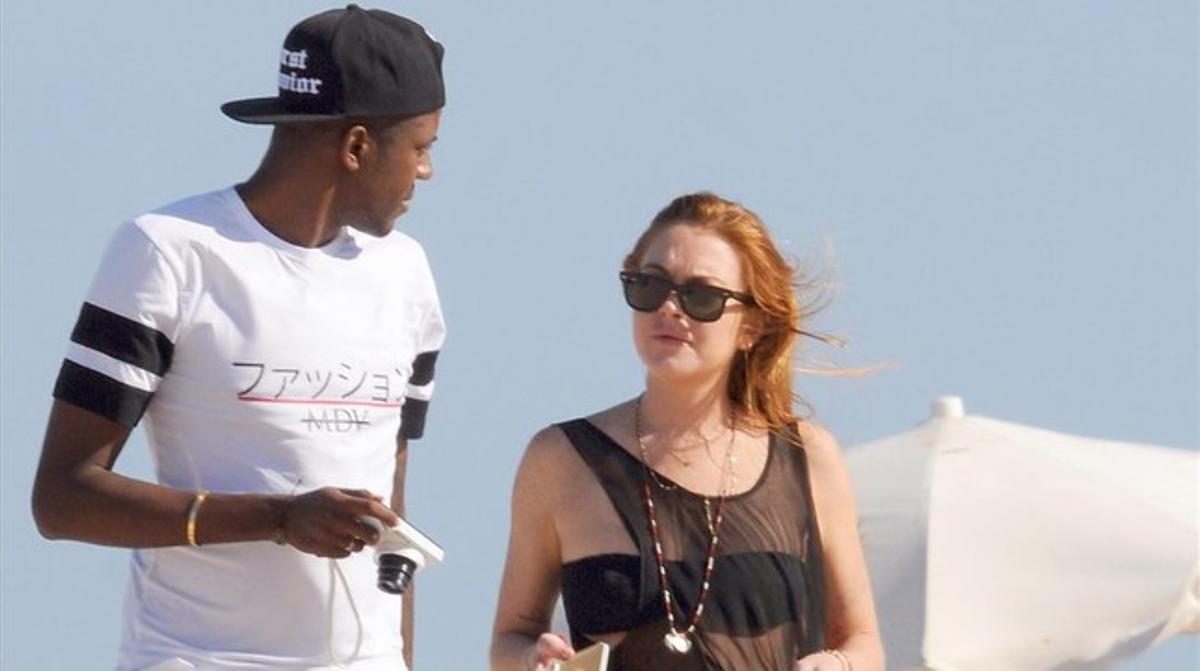 Lindsay Lohan passeja per Eivissa amb un misteriós acompanyant.