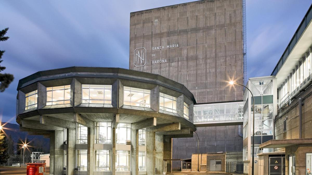Exterior de la central nuclear de Garoña, en Burgos, inactiva desde 2012.