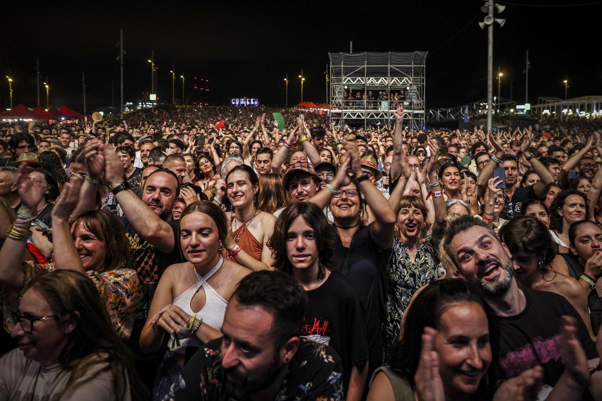 Uno de los momentos del concierto de Amaral en el Festival Cruïlla.