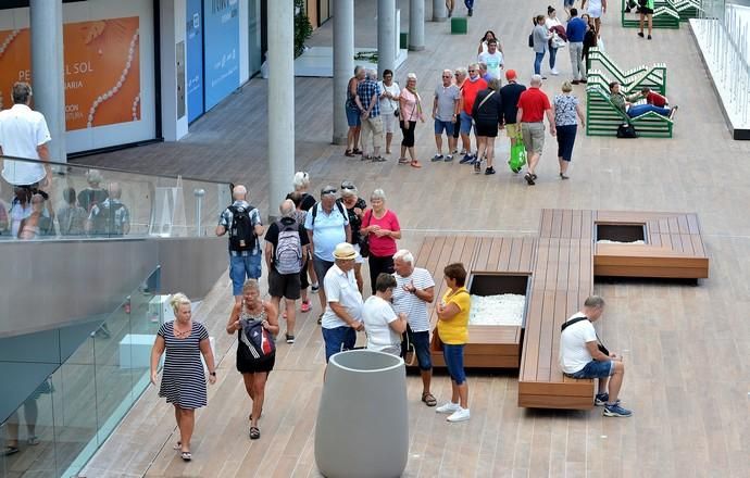 31/01/2019 PUERTO RICO, MOGÁN. Ambiente el primer día de actividad en el centro comercial 'The Market Puerto Rico'. SANTI BLANCO