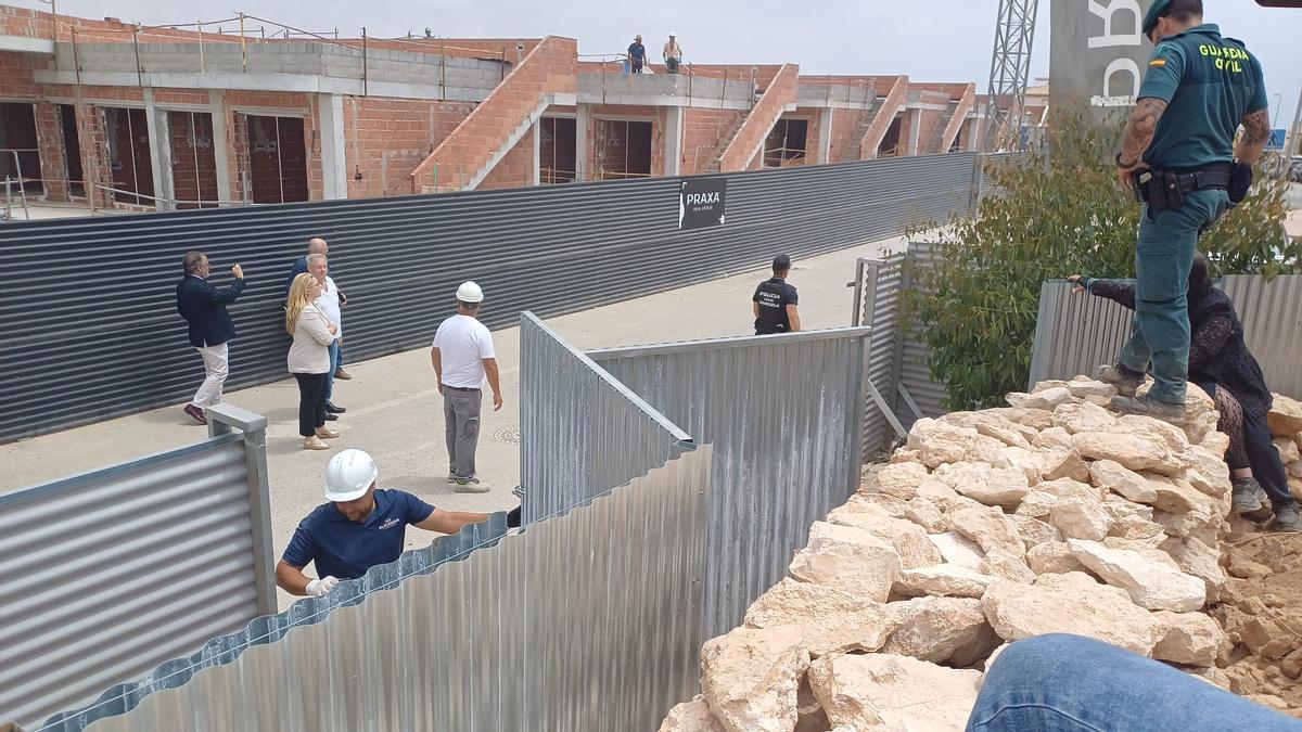 La Policía Local y la Guardia Civil detienen a las dueñas de la casa Langostina cuando itentaban evitar la ocupación de una parcela