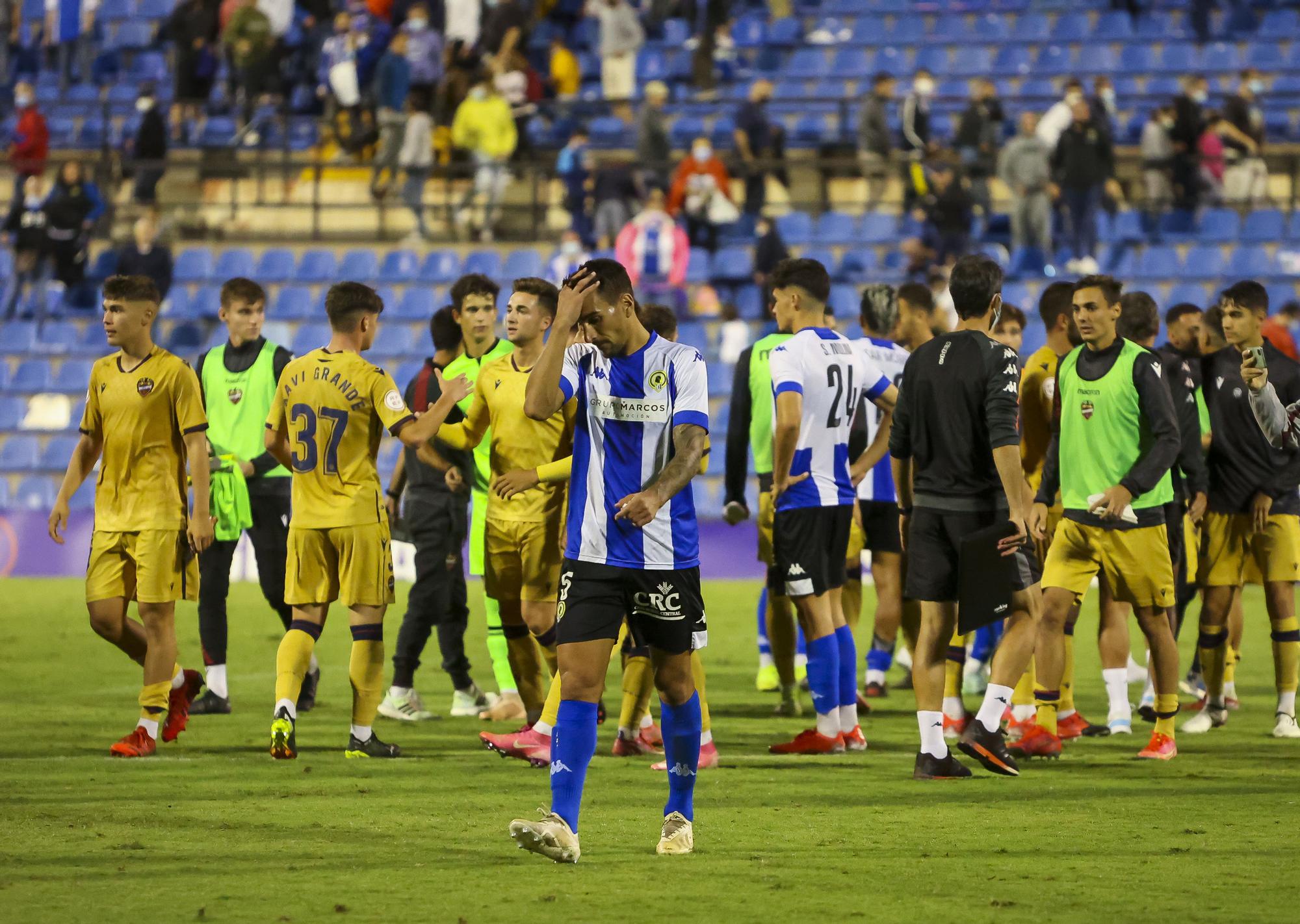 El Rico Pérez se harta del equipo: así se vivió en el estadio el Hércules - Atlético Levante