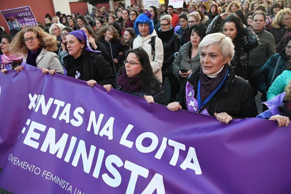 33.000 mujeres y hombres secundan las manifestaciones feministas en A Coruña