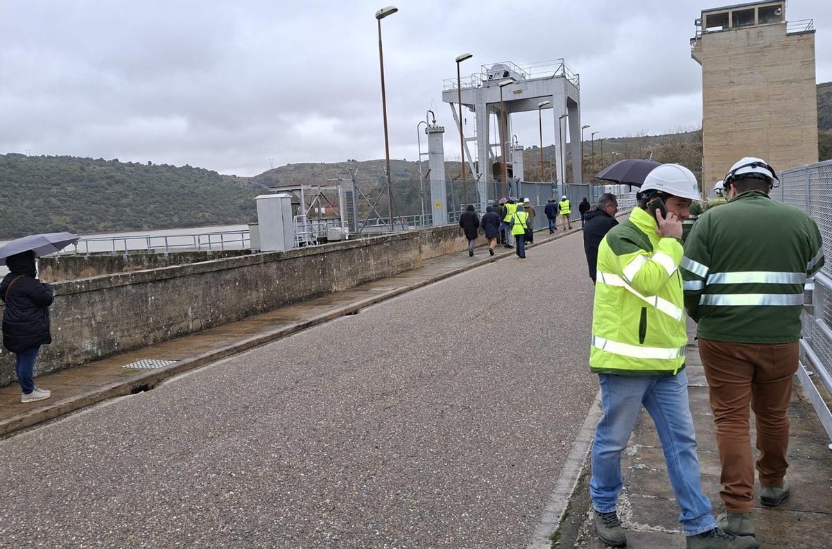 Visita a la central hidroeléctrica de Villalcampo dentro del expediente de extinción del aprovechamiento.  | A. V.