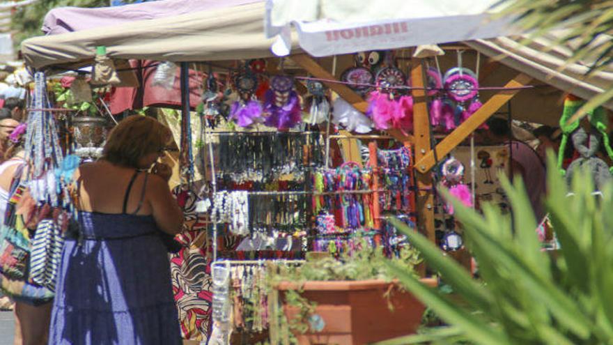 Mercado artesanal en Aigües