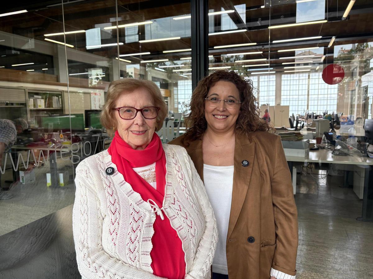 La Maria Isabel Rodríguez i la Raquel Marín a la redaccio de Regió7
