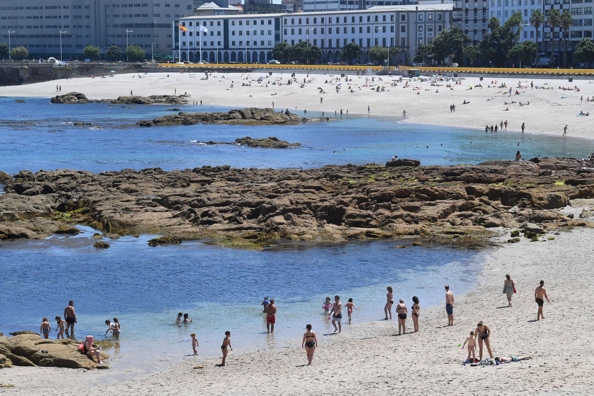 Las altas temperaturas llenan las playas de A Coruña