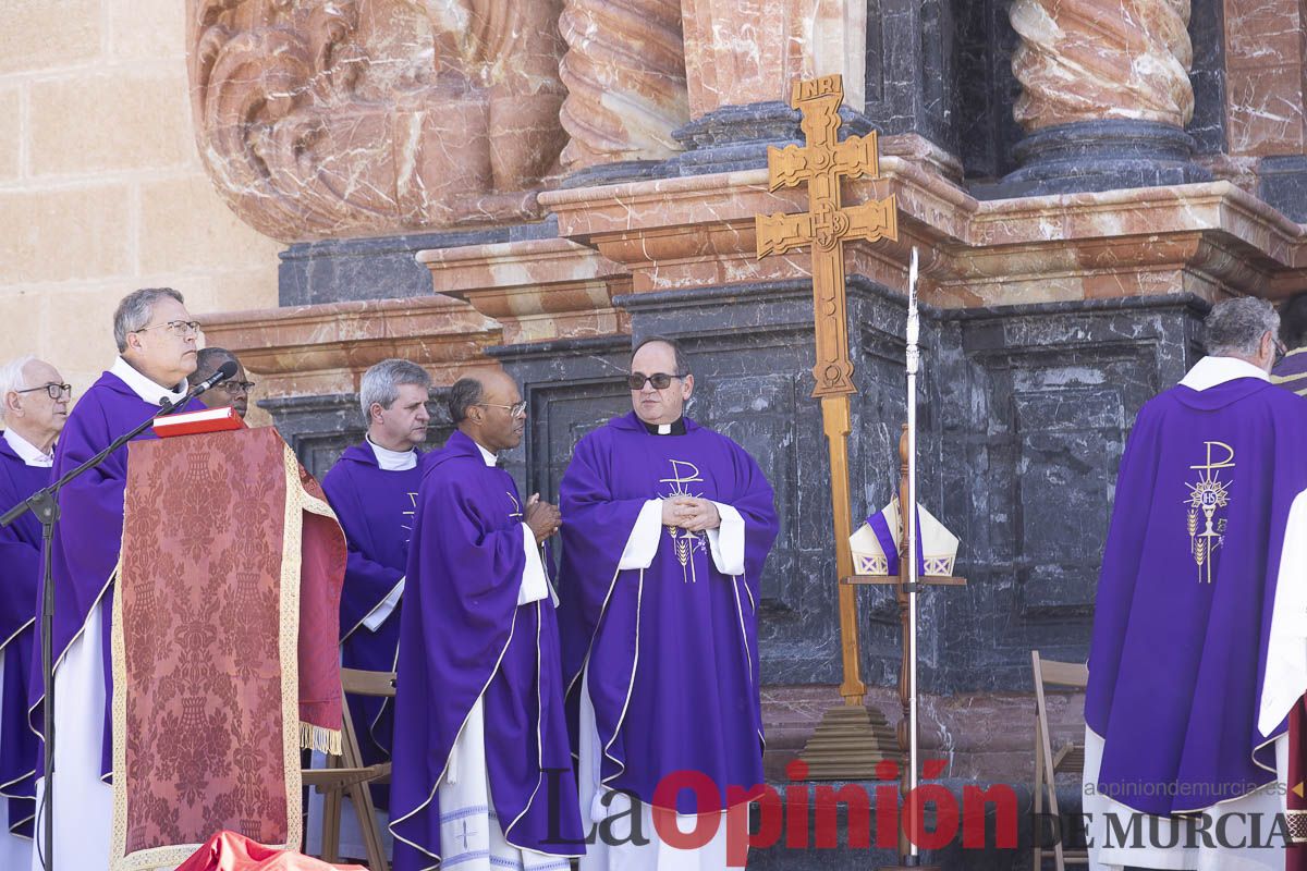 La vicaría de Cartagena, la UCAM, junto a asociaciones y peregrinos de toda España se ponen a los pies de la Vera Cruz