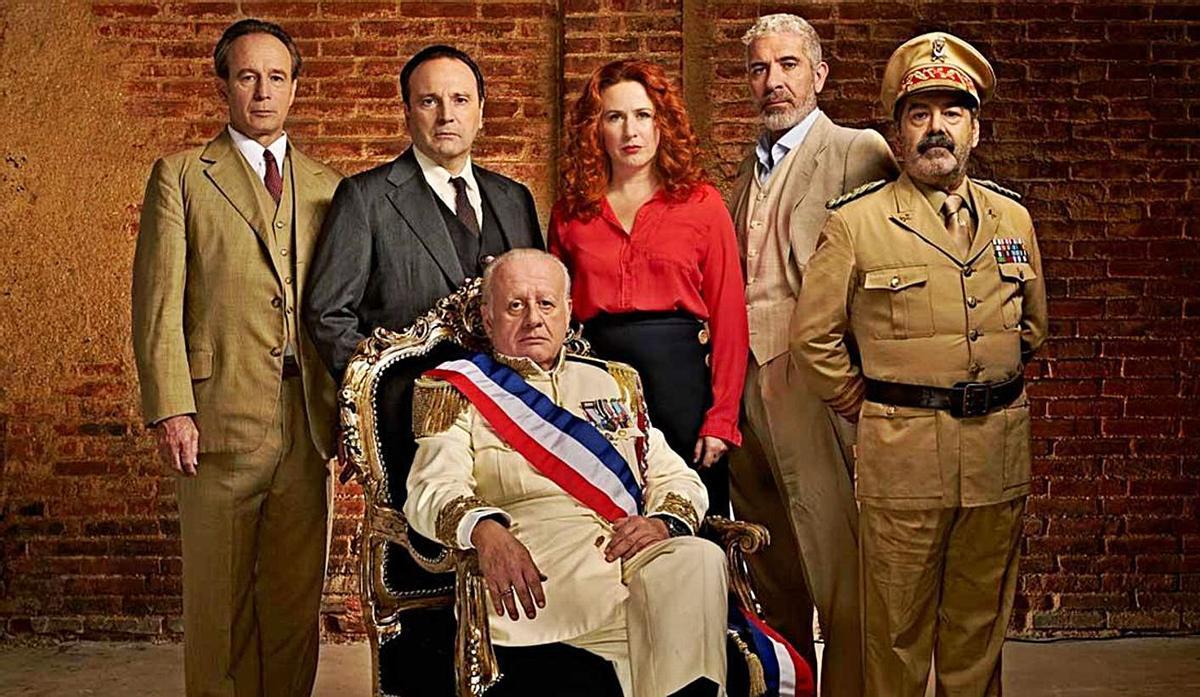 Juan Echanove junto al elenco de «La fiesta del Chivo». | L-EMV