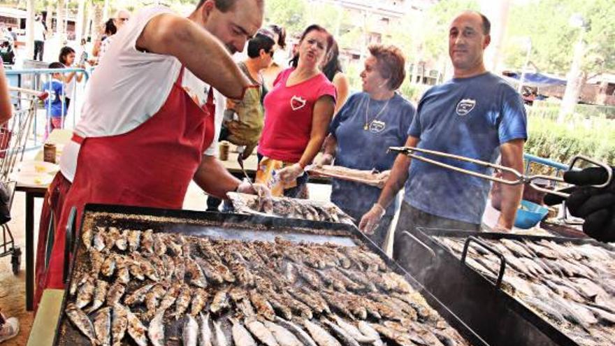 Sardinada de la asociación de vecinos Plaza Hipólito Navarro.