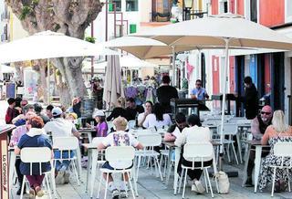 El Supremo confirma que está prohibido fumar en las terrazas de Balears