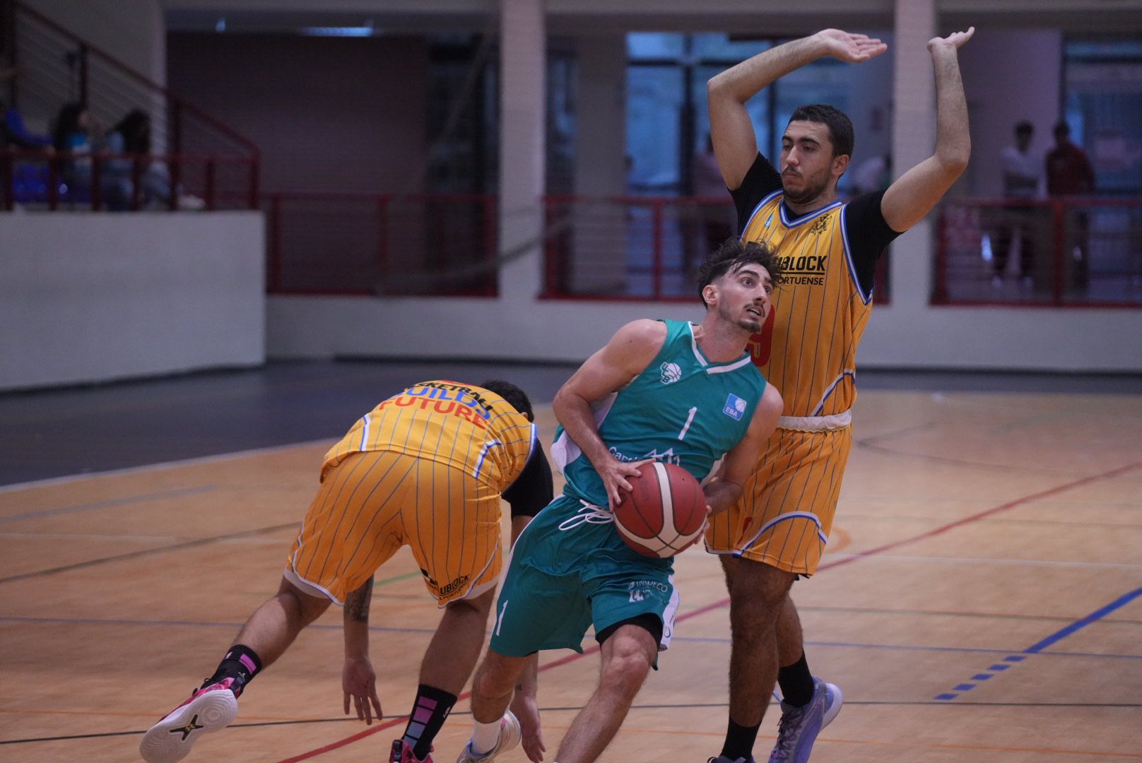 UCB Córdoba-Gymnástica Portuense: el partido de la Liga EBA en imágenes