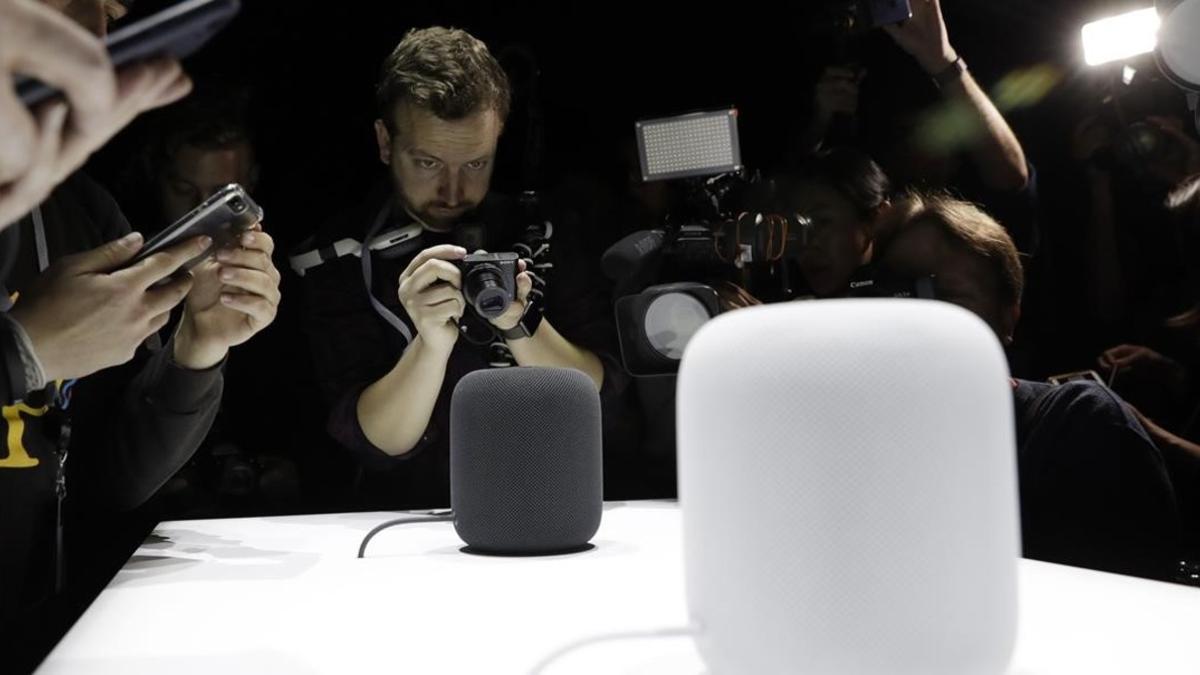 El altavoz inteligente HomePod, fotografiado durante la conferencia de desarrolladores de Apple en San José (California).