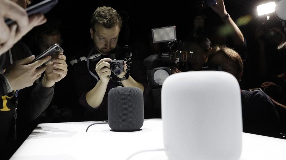 zentauroepp38759611 the homepod speaker is photographed in a a showroom during a170605235451