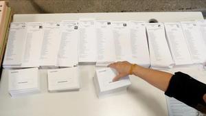 undefined50816050 fotodeld a  graf5606 madrid  9 11 2019  una persona coloca l191109160243