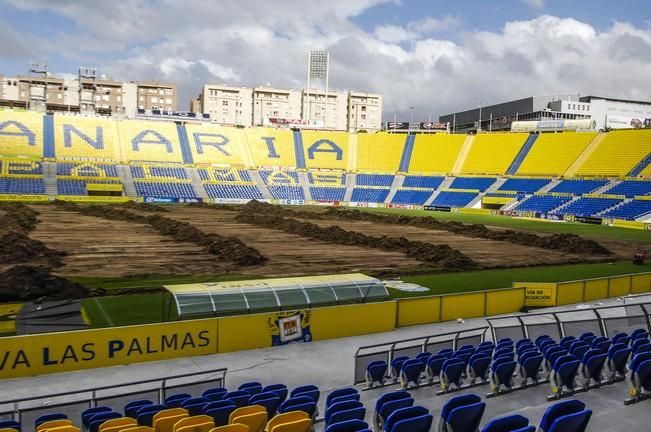 PREPARANDO EL CESPED PARA LA PROXIMA TEMPORADA