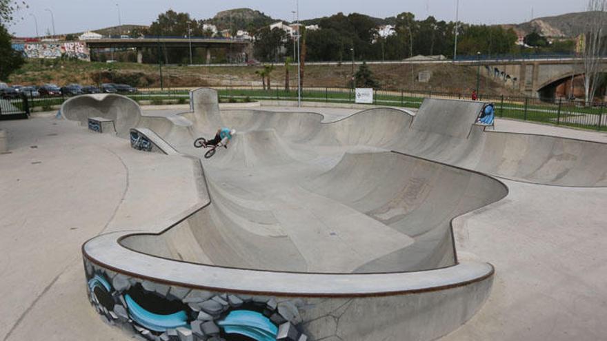 El centro iría muy cerca del Skate Park.