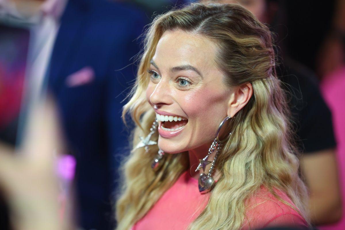 Margot Robbie con melena sirena