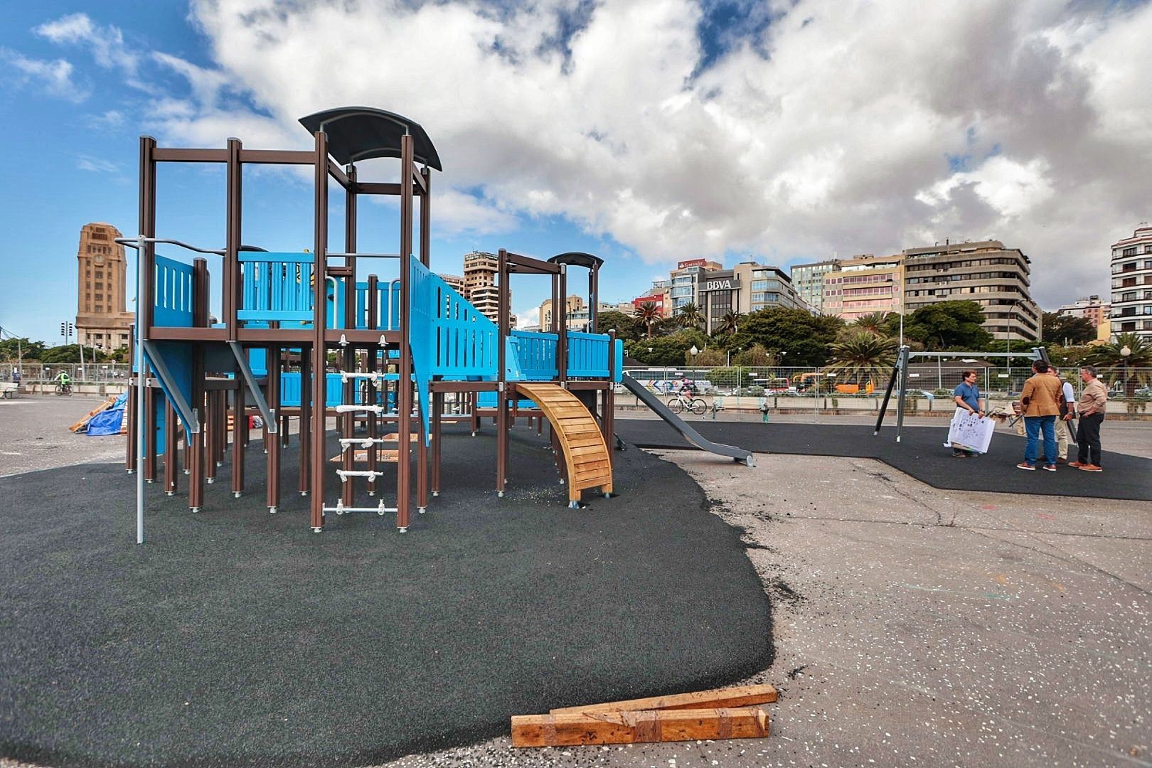 Visita institucional parque infantil Gesta, plaza España, Santa Cruz